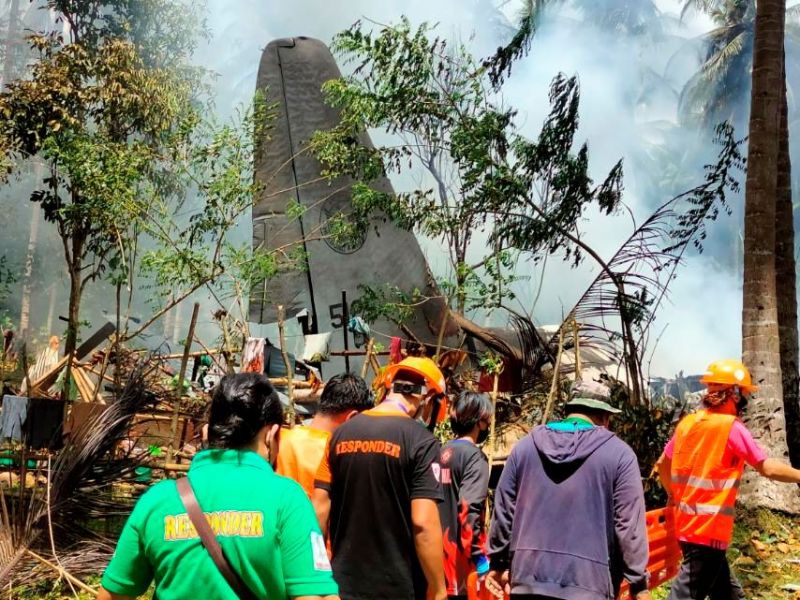 Philippine military plane crash on Sunday-cf6f02a160a59609a20961a7f23554131625474001.jpg